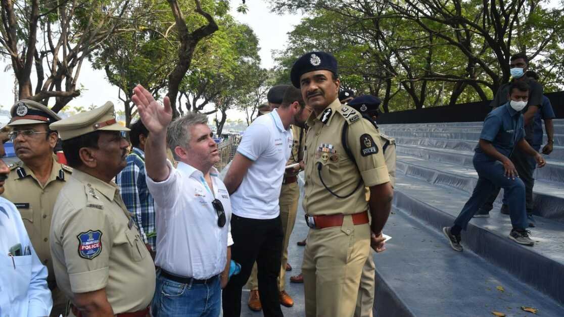 हैदराबाद के पुलिस आयुक्त ने फॉर्मूला ई ट्रैक का निरीक्षण किया