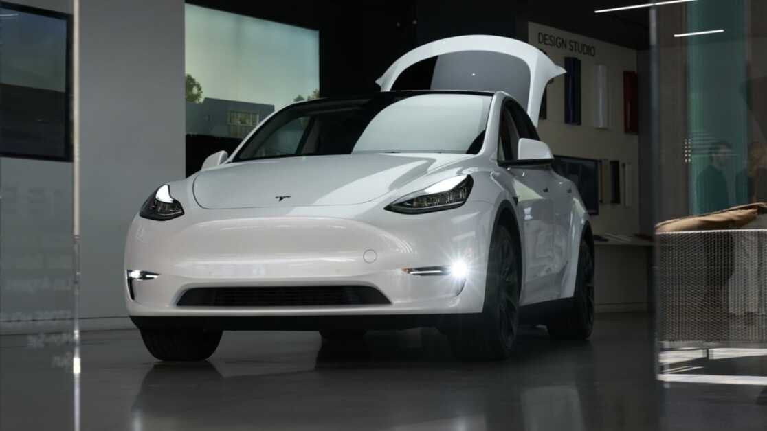 Tesla के मॉडल Y को ड्राइव करने पर गिरा स्टीयरिंग, जांच के घेरे में कंपनी