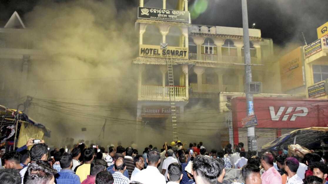 ओडिशा के पुरी शॉपिंग कॉम्प्लेक्स में लगी भीषण आग, 100 से अधिक लोगों को बचाया गया