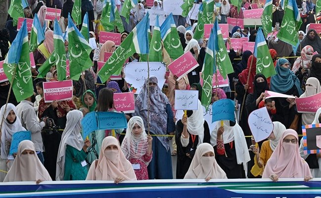 'इसे बर्दाश्त नहीं करेंगे': पाकिस्तान औरत मार्च इस्लामाबाद में हिंसक हो गया
