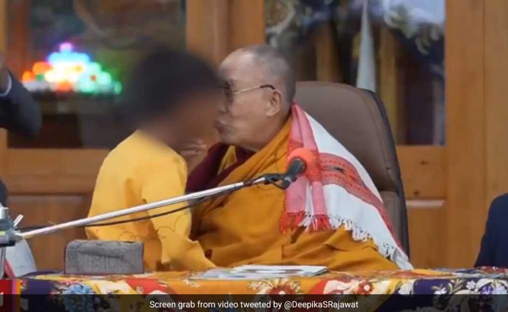 विवाद के बीच तिब्बती नेता ने दलाई लामा का बचाव किया, 'वह चंचल, शुद्ध'